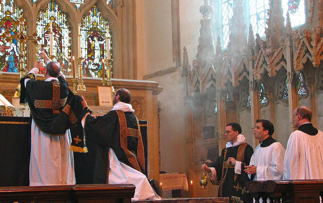 Elevação do cálice na Missa, Dorchester Abbey, ©Fr Lawrence OP