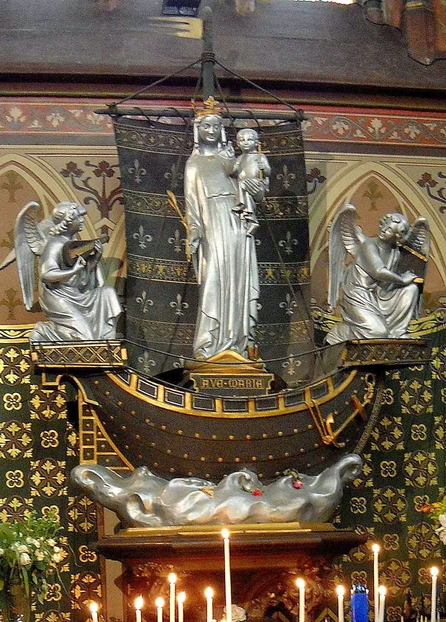 Notre Dame du Grand Retour, na igreja de Boulogne-Billancourt, região parisiense.