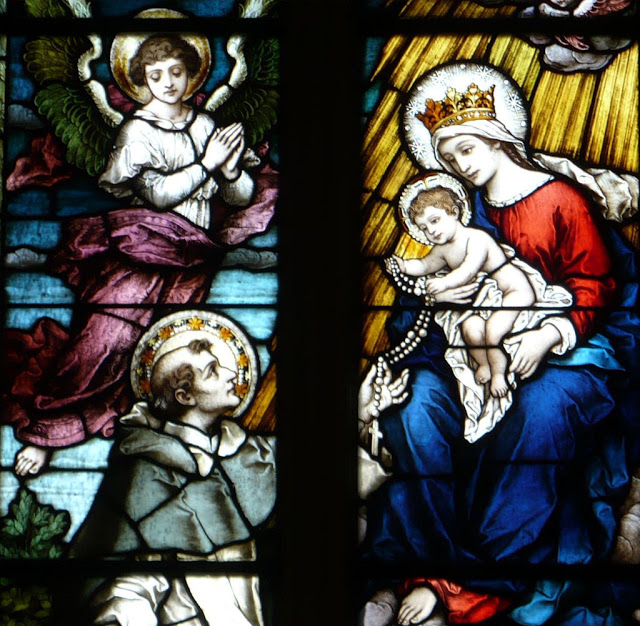 Nossa Senhora da o terço a São Domingos de Gusmão, Orações e milagres medievais
