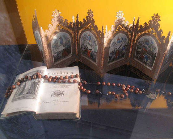 Objetos de piedade de Santa Bernadette, quando foi religiosa em Nevers.