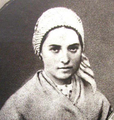 Santa Bernadette, jovem camponesa de Lourdes