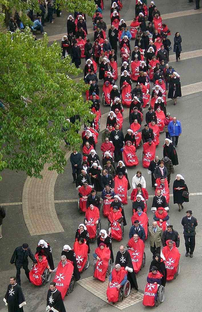 Peregrinação de doentes a Lourdes organizada pela Ordem de Malta.