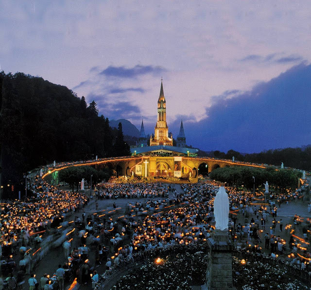 Procissão das velas em Lourdes