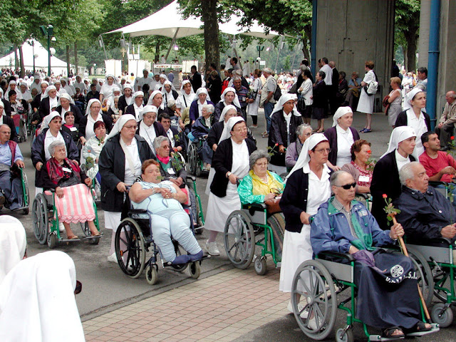 Peregrinos doentes em Lourdes