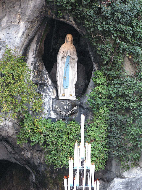 Lourdes, a Gruta