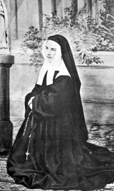 Santa Bernadette freira no convento de Nevers