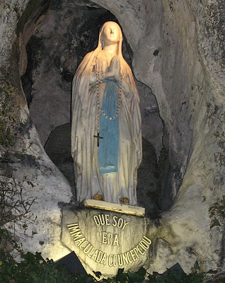 Lourdes, a imagem da Gruta